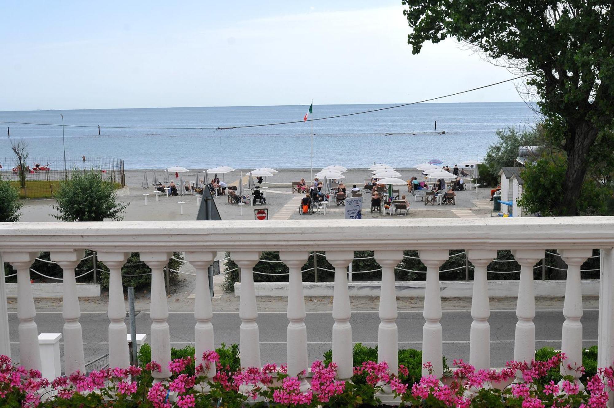 Hotel Stella - Casa Per Ferie Bellaria-Igea Marina Exteriér fotografie